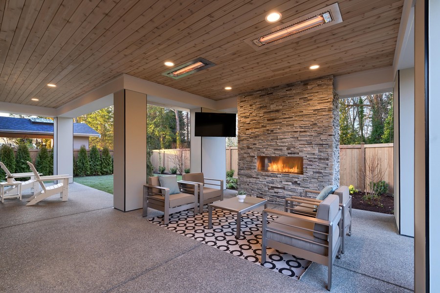 bringing-the-indoors-out-how-outdoor-tvs-revolutionize-outdoor-living